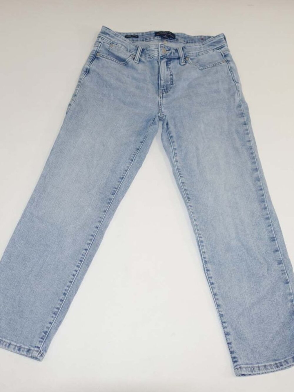 Talbots Women's Simply Flattering Straight Crop Jeans Size 4 Light Blue Stretch